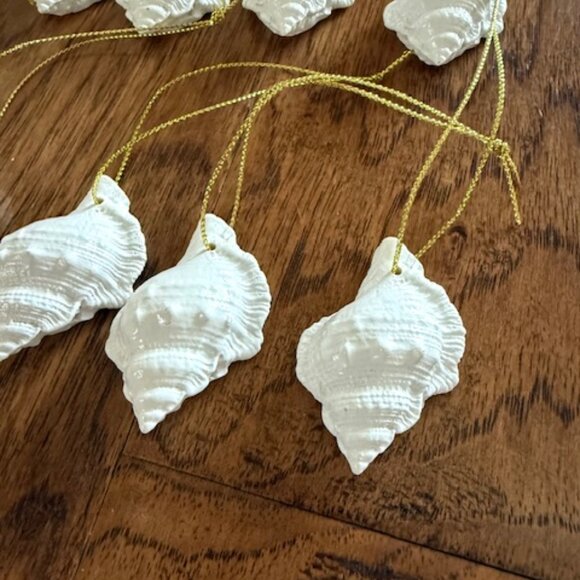 20 white resin conch seashell shell Christmas ornaments gold ribbon - Picture 4 of 6